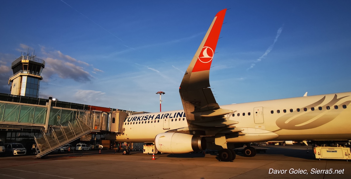 Oskbra letala Turkish Airlinesa na ljubljanskem letališču
