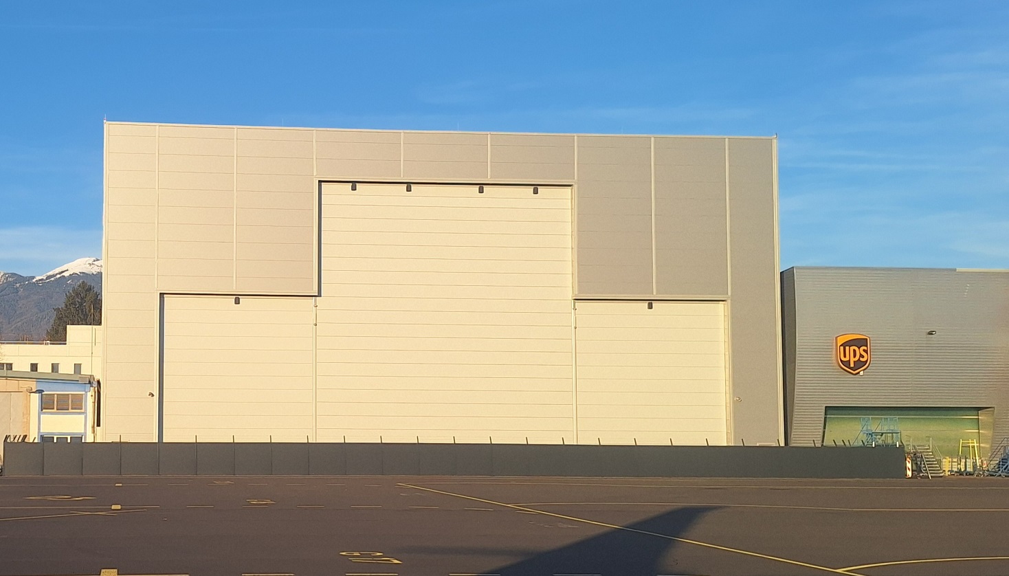 Solinair hangar
