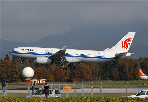 airbus 330-243 B-6130 airbus_330-243_b-6130.jpg