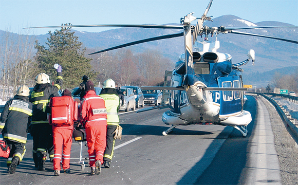 bell_412_policija_foto_pgd_postojna.jpg