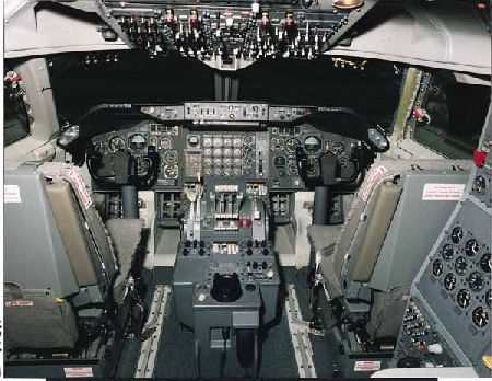 boeing_b747_100_kokpit_virboeing.jpg