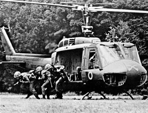 Bell UH-1 Iroquois v vietnamu vir globalsecurity bell_uh-1_iroquois_vietnam_virglobalsecurity.jpg