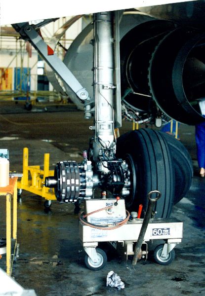 adria_airways_tehnicni_sektor.jpg