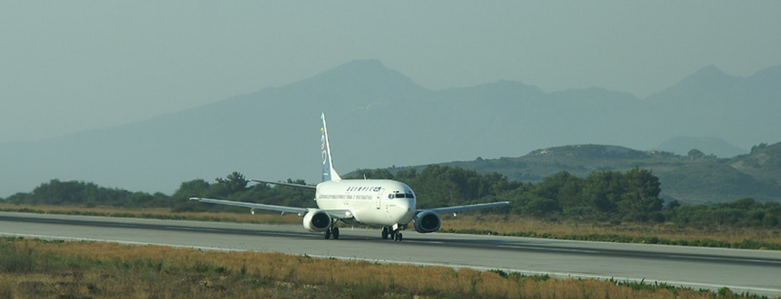 Boeing 737 Olympic Airways na stezi letališča Kos na poletu v Atene - 053 053.jpg