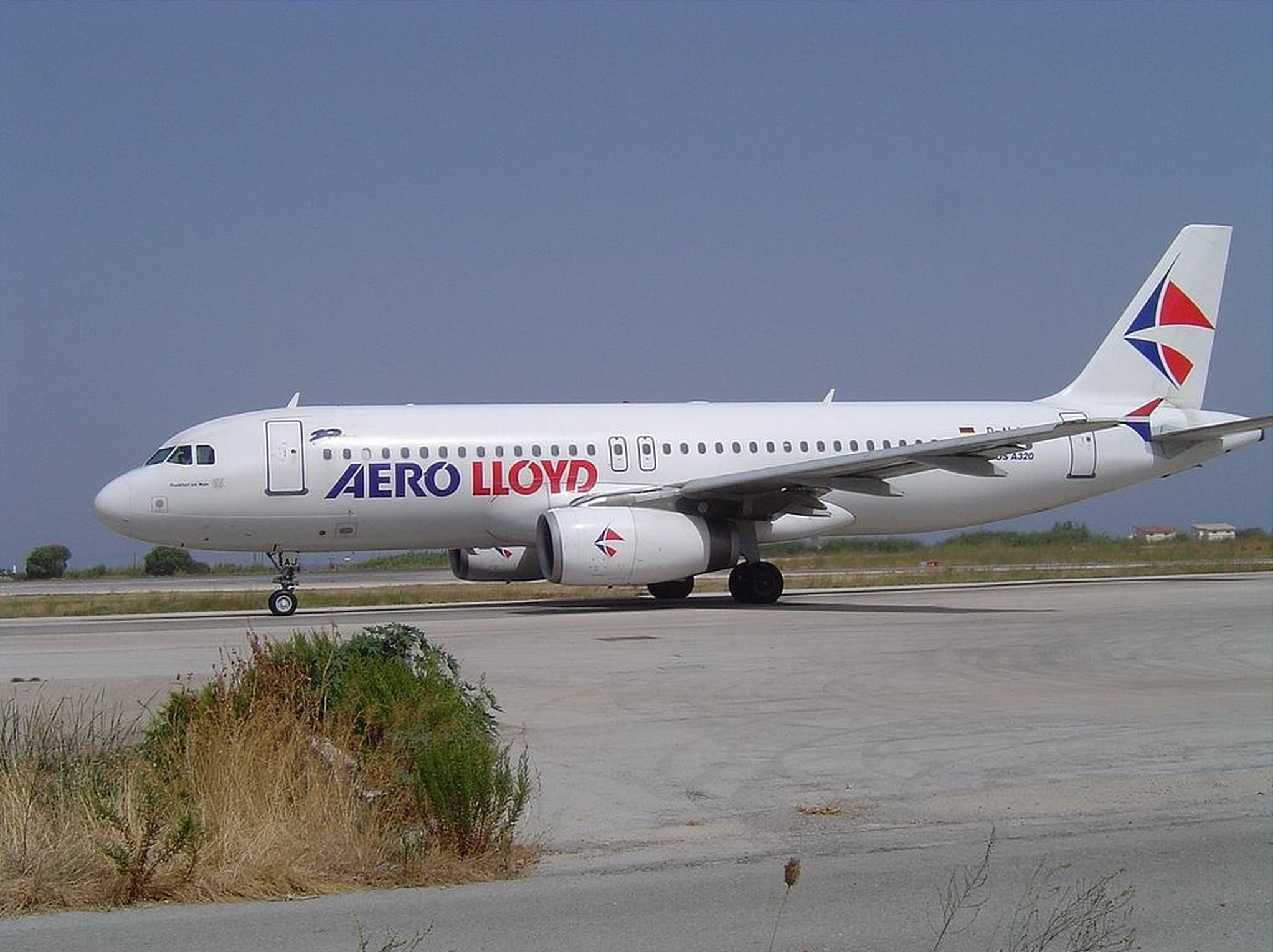 Redni prevoznik na letališče Rodos je nemški Hapag Lloyd - 054 054.jpg