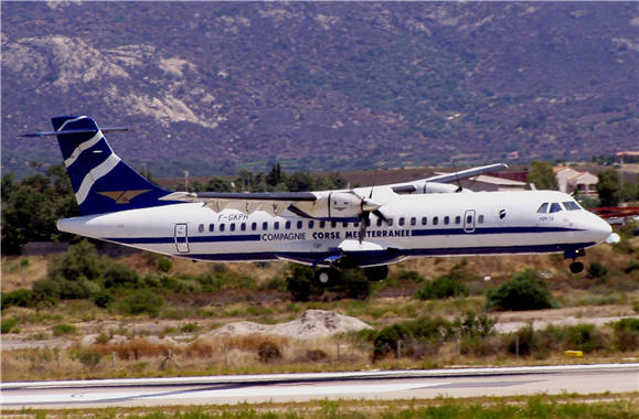 atr_72-2002_f-gkph_ccm_je_redni_obiskovalec_letali_a.jpg