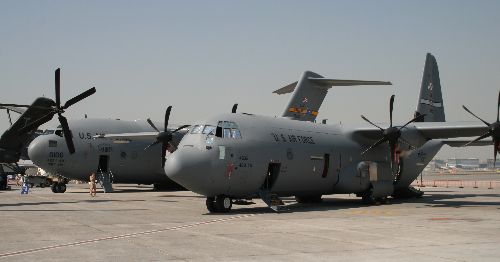 c-17_globemaster_iii_in_c-130j_2688.jpg