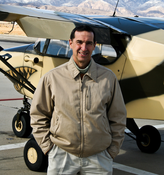 brian_binnie_na_letaliski_ploscadi_mojave_air__spaceport.jpg