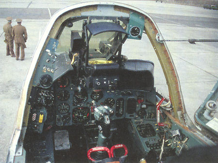 suhoj_su_25_frogfoot_kokpit.jpg