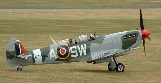 supermarine_spitfire_mk_ix_g-ctix_photorobboyes.jpg