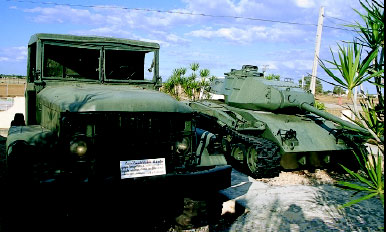 Kamion in tank iz časa invazije na Kubo kuba_kamion_in_tank.jpg